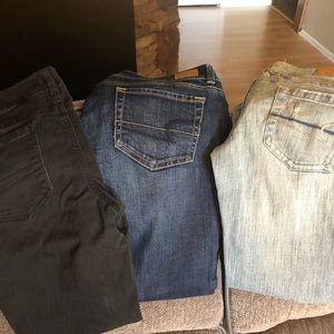 LOT- 3 pairs American Eagle Capris size 6